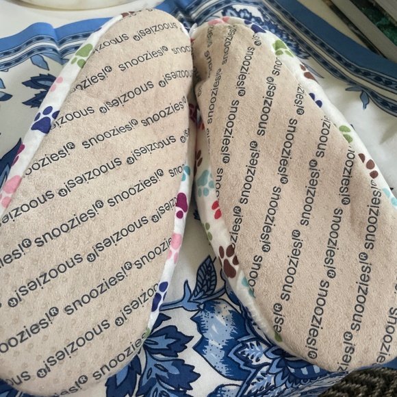Snoozies slippers - Picture 3 of 3